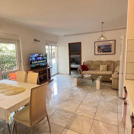 Apartments Neven Omiš Екстериор снимка