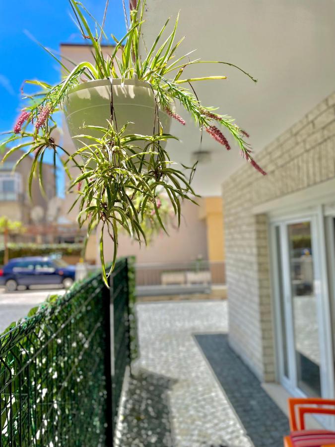 Apartments Neven Omiš Екстериор снимка