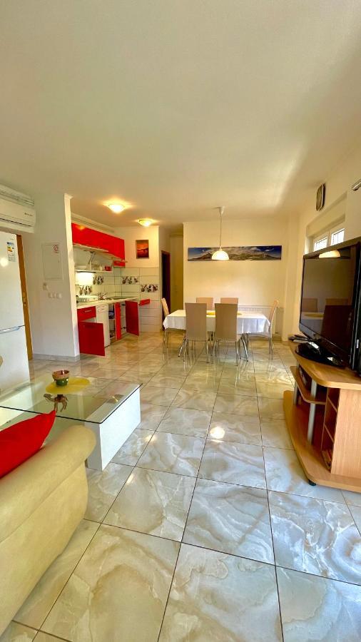 Apartments Neven Omiš Екстериор снимка
