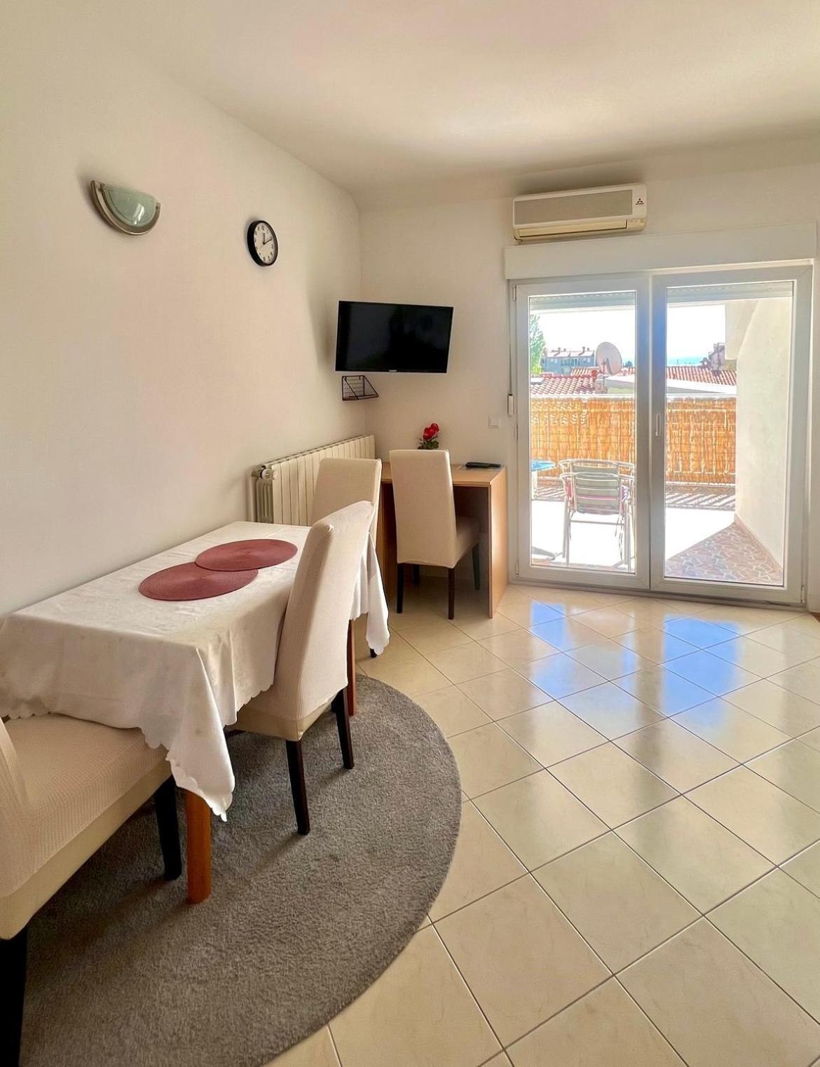 Apartments Neven Omiš Екстериор снимка
