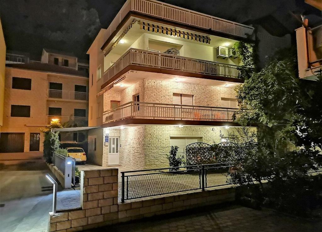 Apartments Neven Omiš Екстериор снимка
